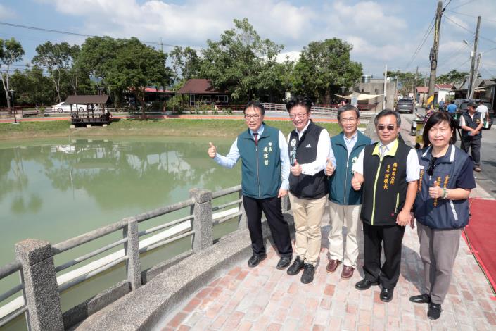 臺南鹿陶洋江家古厝周邊環境改善完工 臺南市長黃偉哲啟用半月池 重現百年客家聚落風華