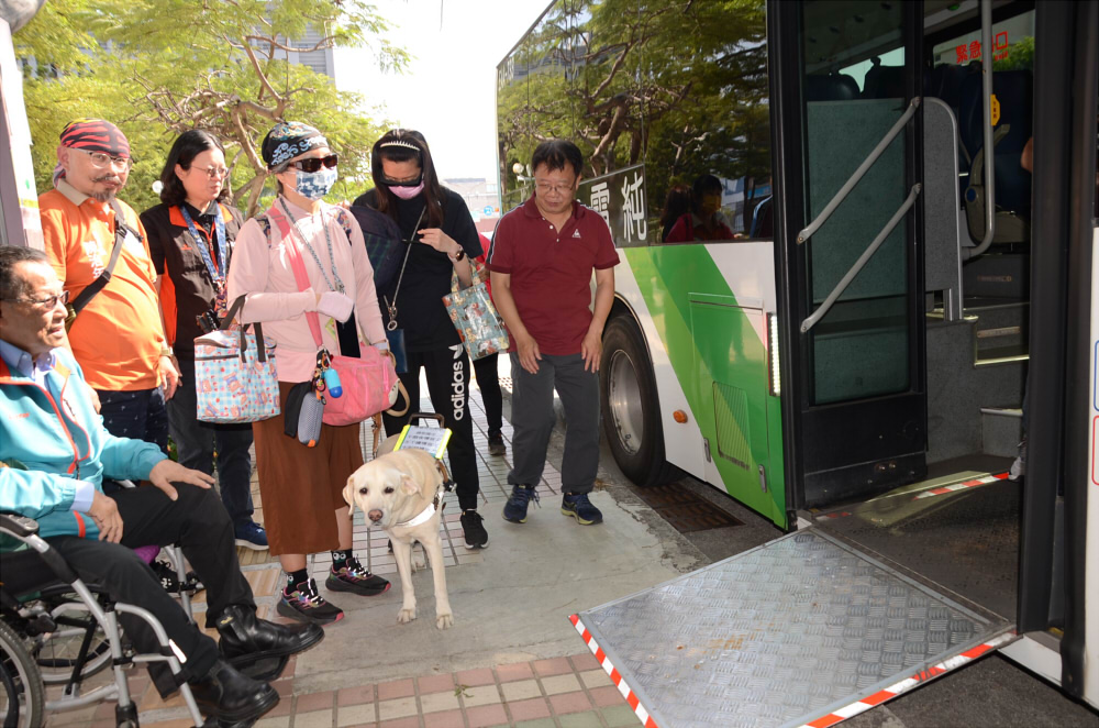 南市推動無障礙生活　黃偉哲盼強化跨局處合作及公私協力