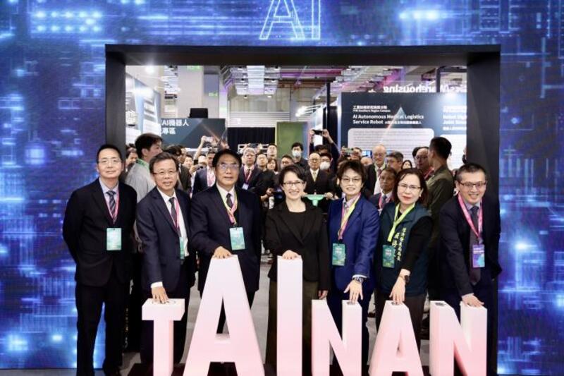 2026智慧城市展開幕 臺南市長黃偉哲推動AI創新治理與機器人跨域應用