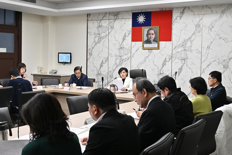 行政院副院長鄭麗君召開穩定物價小組臨時會報 宣示五大措施穩定物價確保民生物價穩定