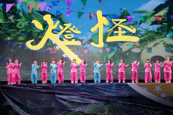 燈怪宇宙降臨安平夜晚　客家兒童劇點亮臺南夜空　親子齊唱瓜瓜歌收藏小燈怪感受客家文化