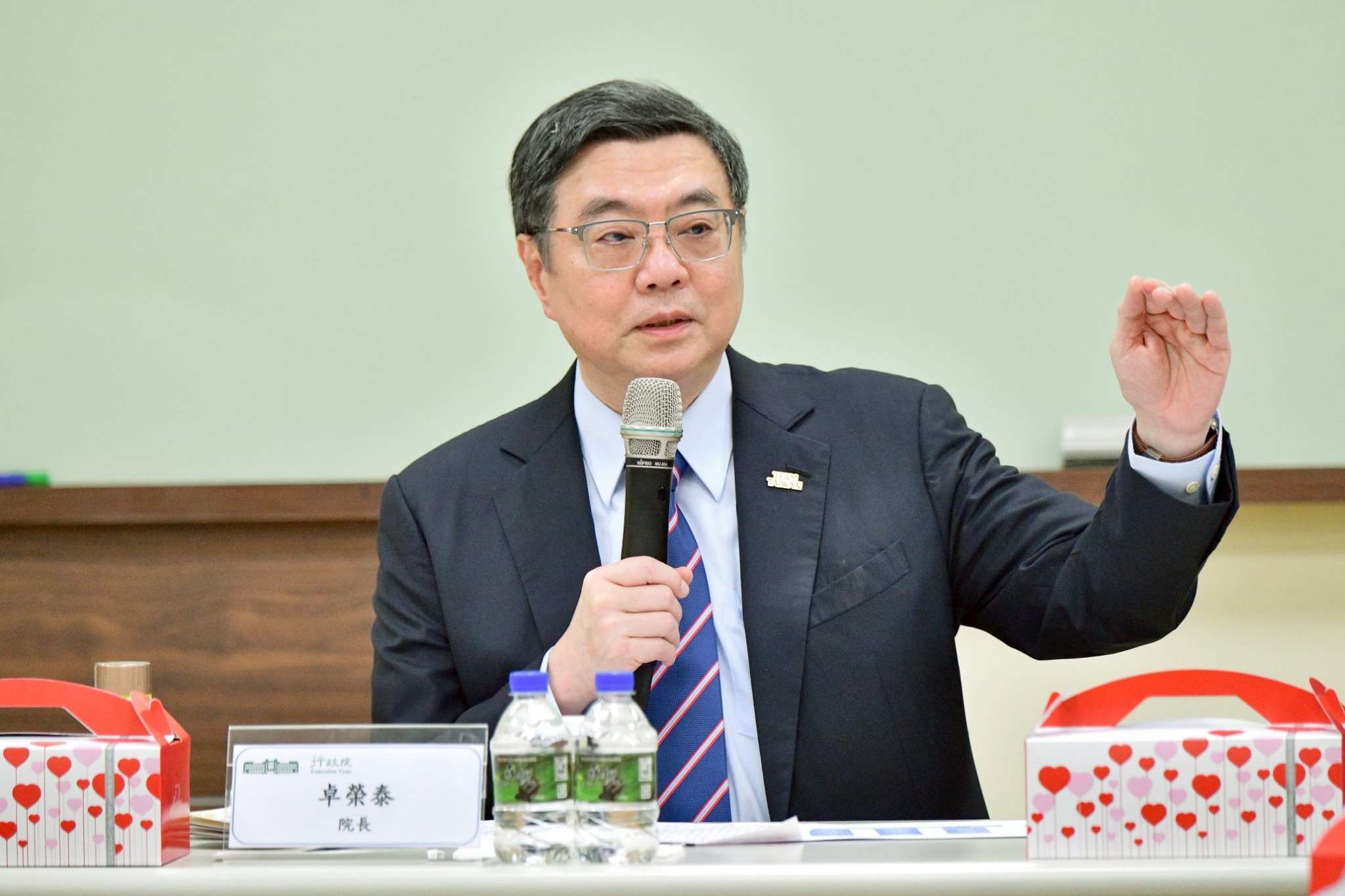 行政院長卓榮泰出席高雄航太產業座談 肯定臺灣高科技精密製造實力 推動競逐太空領域策略