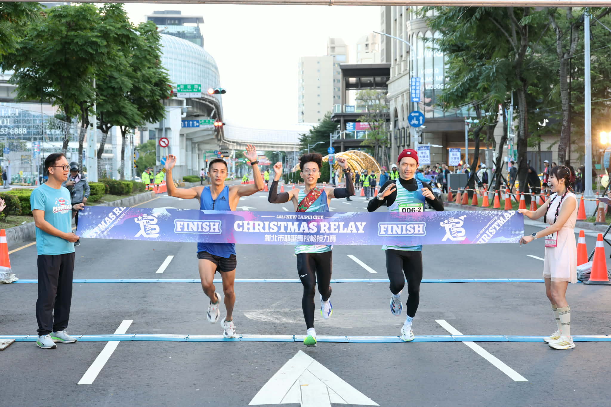 2025新北市耶誕馬拉松接力賽12月7日熱血開跑　新北歡樂耶誕城系列活動吸引千名跑者