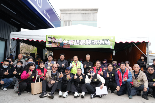 弱勢長者迎春添暖意！澎湖縣長陳光復攜澎湖縣尖山發電廠公益採購年貨