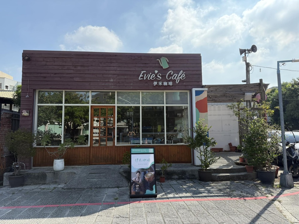 嘉義北門驛必喝咖啡｜Evie's Café 伊米咖啡森林系設計搭配專業烘豆與手沖咖啡