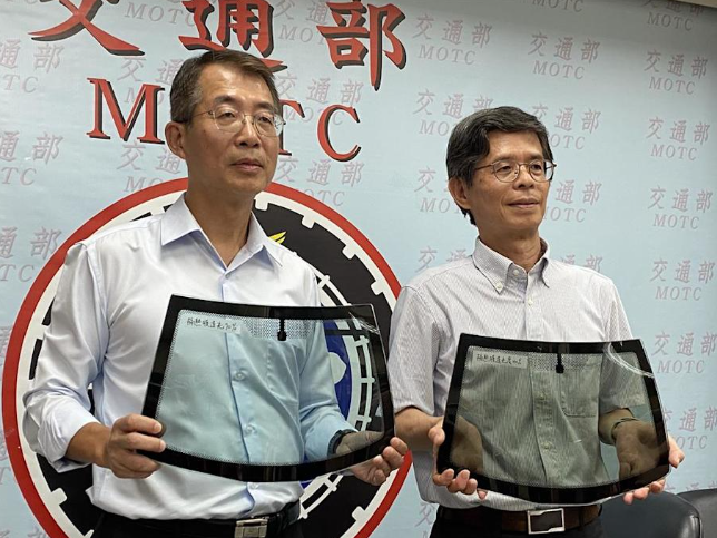汽車隔熱紙透光率規範明年上路 前擋70%、側窗40% 交通部鎖定新領牌車輛率先納管