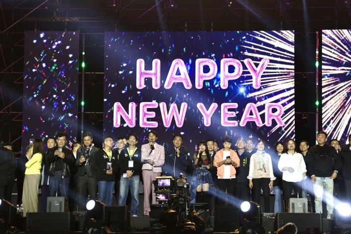 人潮破紀錄！「2026台南好young」跨年晚會湧入30萬人　臺南市長黃偉哲領軍迎接馬年
