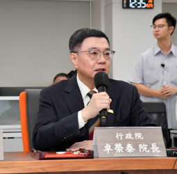 卓榮泰院長關注康芮颱風動態 赴氣象署視察應變準備