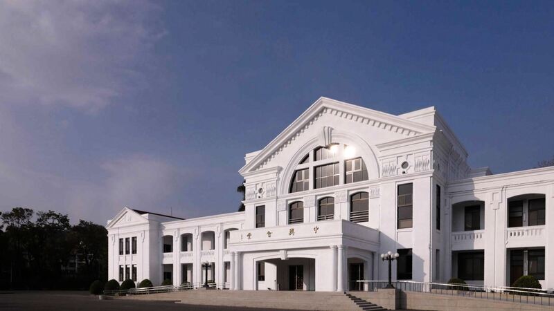 「小白宮」華麗轉身！中興會堂點亮中興新村　國發會完成修復再利用打造文化新地標