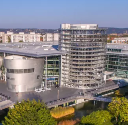 福斯汽車面臨嚴峻挑戰，擴大範圍計劃關閉多家德國工廠並大規模裁員