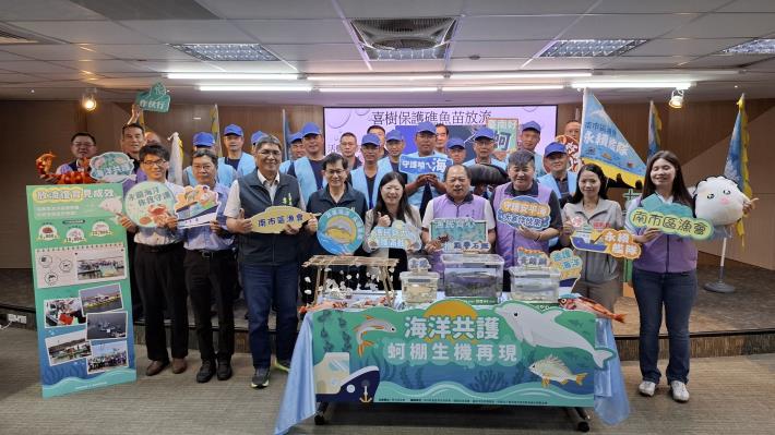 海洋共護行動見成果！臺南安平蚵棚海域生機再現　白海豚現蹤震撼紀錄