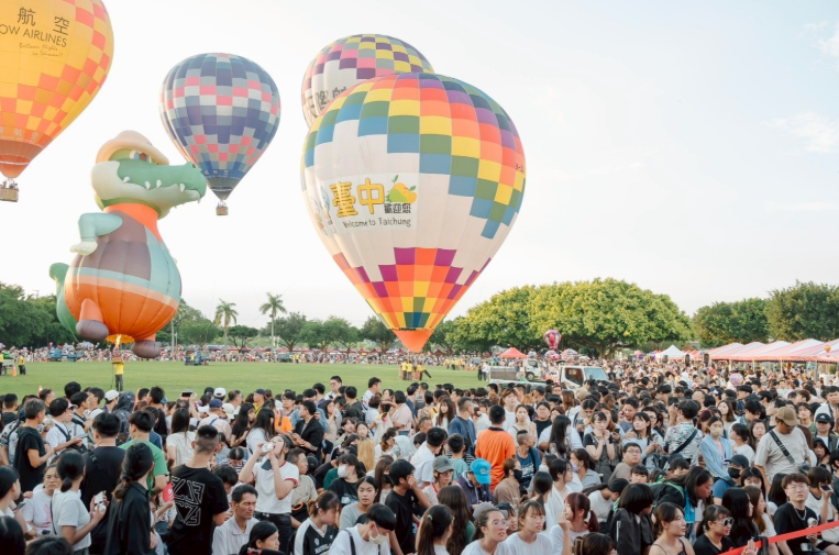 2025臺中石岡熱氣球嘉年華人氣爆棚，單日湧入15萬人次創歷年新高夏日盛事