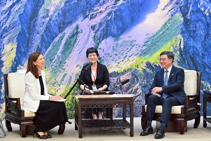 行政院長卓榮泰接見加拿大駐台北貿易辦事處何曼麗代表盼儘速簽署雙邊「貿易合作架構協議」開拓更多商機