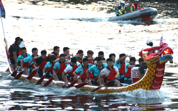 首戰告捷！府城國際同濟會首度參與臺南國際龍舟賽順利晉級 展現社群凝聚力與文化參與力
