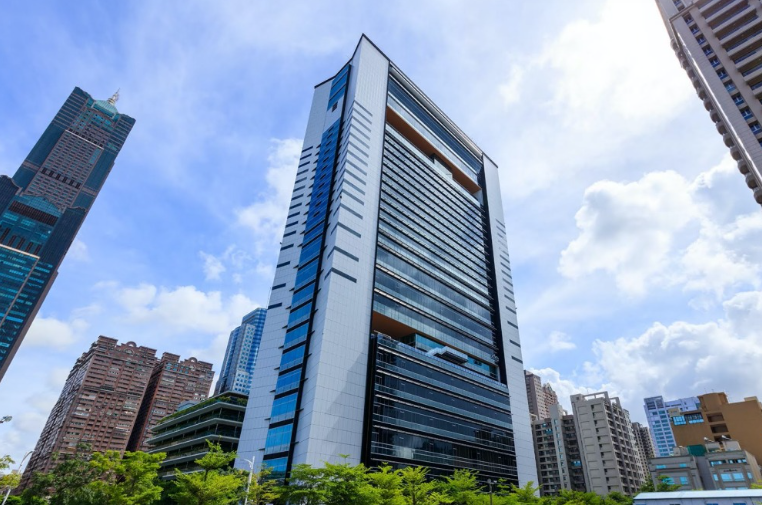 高雄承億酒店勇奪2025食尚玩家旅宿大賞超豪華服務大獎 展現高雄五星級旅宿實力與創新設施魅力