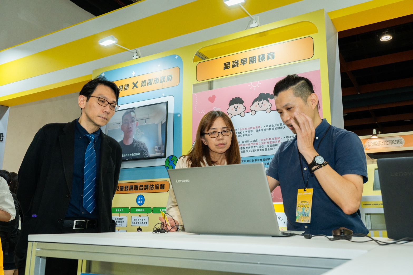 「數位便利店」引領未來生活！數發部展出創新數位服務吸引大批民眾參觀