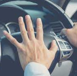 隧道內違規超車頻傳 小心荷包失血又危險