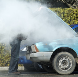 購買二手車陷阱？車主控訴平台認證車嚴重瑕疵，車商拒絕負責