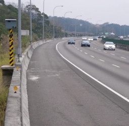 國道飆速158公里 他挨罰辯小腿抽筋還提診斷證明…遭法院打臉