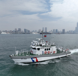 新造35噸巡防艇投入執法 臺南海巡增添新戰力