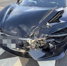 台南台86超跑追撞！麥拉倫撞上法拉利，維修費超過500萬