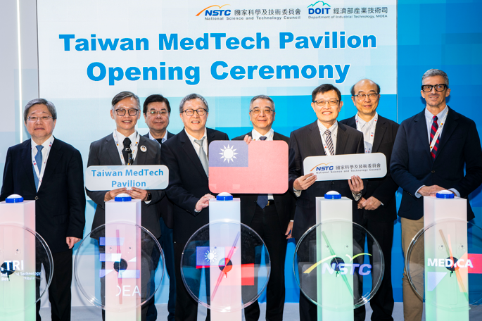 國科會、經濟部領軍「Team Taiwan」亮相MEDICA 2025，全面展現臺灣智慧醫材國際競爭力與創新技術