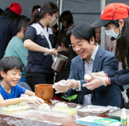 賴清德總統出席凱道農玩節活動　肯定農業部積極推動食農教育　鼓勵國人支持在地農產發展