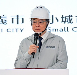 視察嘉義市西區全民運動館　行政院長卓榮泰盼今年9月9日營運培養更多運動愛好者