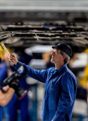 年薪380萬仍招不到人！福特Ford執行長警告美國製造業藍領人才斷層、汽車維修技師缺工危機