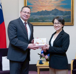 蕭美琴副總統接見中北歐國會議員訪團　盼攜手理念相近的夥伴合作應對國際局勢變化