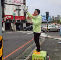 民進黨臺南第8選區初選競爭激烈　林建南重返選戰全面上街頭強化基層拜票