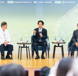 賴清德總統於健康台灣深耕論壇表示，將透過健康台灣深耕計畫改善醫療環境，實現健康平權與醫療永續發展