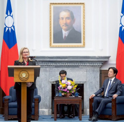 賴清德總統會晤美國亞利桑納州鳳凰城市長　推動臺灣與鳳凰城科技與人才交流合作新布局