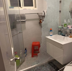 浴室玻璃門爆裂頻傳　專家解析強化玻璃潛藏風險與防爆膜作用