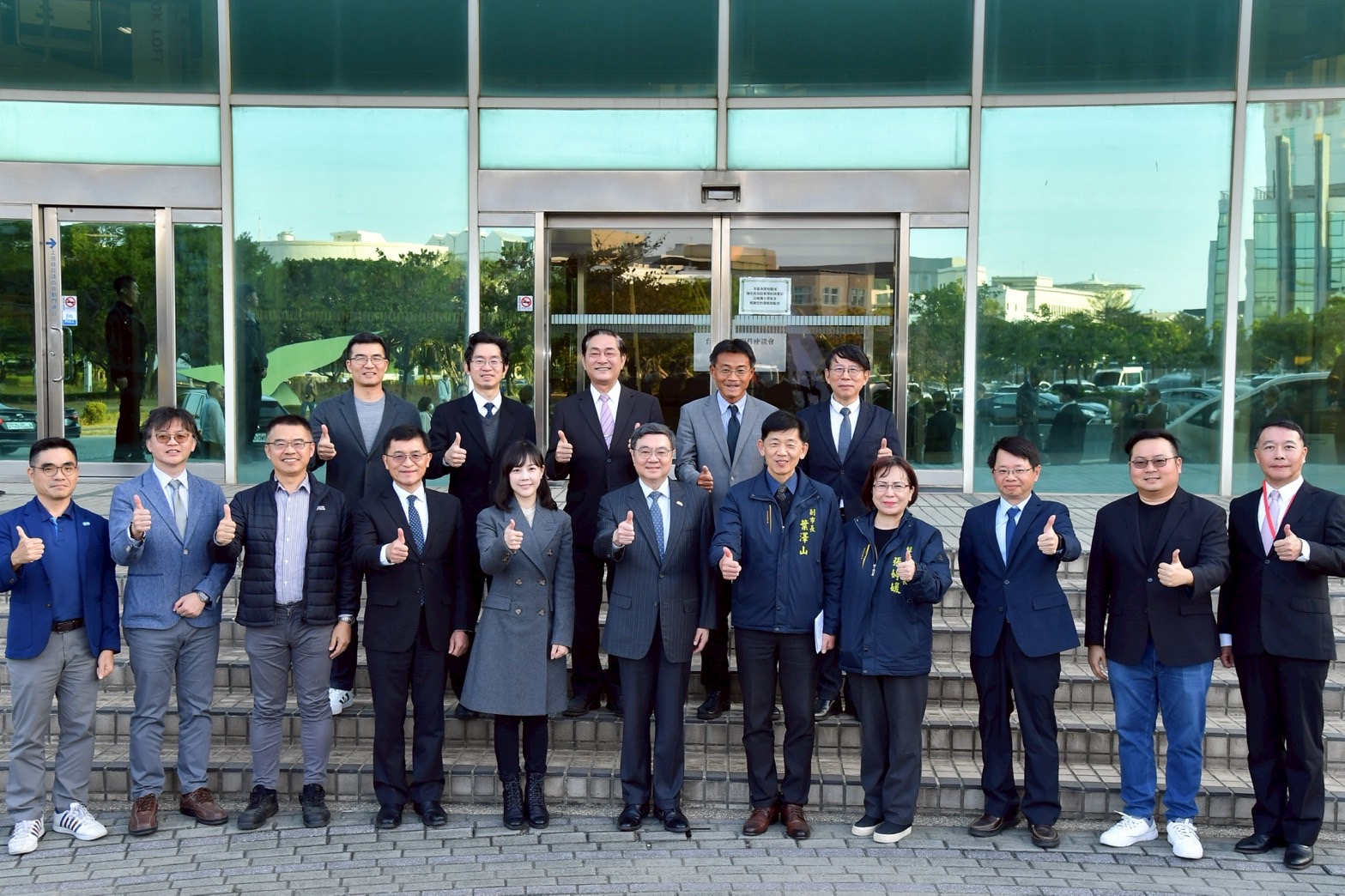 行政院長卓榮泰下鄉臺南舉辦汽車產業座談，解析臺美關稅談判獲階段性成果，傾聽業者需求