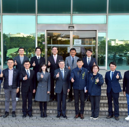 行政院長卓榮泰下鄉臺南舉辦汽車產業座談，解析臺美關稅談判獲階段性成果，傾聽業者需求