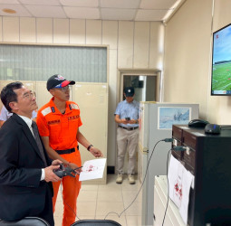 海巡署首長張忠龍署長、許靜芝副署長取得無人機證照，全面推動人人皆飛手政策落實科技巡防