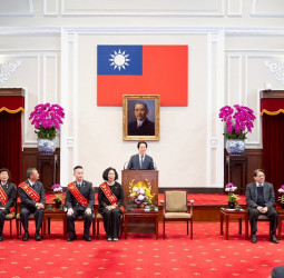 鳳凰獎楷模受表揚　賴清德總統強調政府將投入資源守護消防員的健康與權益