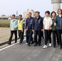 臺南市長黃偉哲邀中央視察，臺南農水路7年改善長度達4.7條高速公路，力促支持基層建設