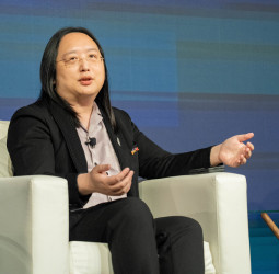 從數位權利到制度創新！唐鳳推動數位遷徙自由　臺灣打造跨平台與跨邊界的新世代數位治理　中正大學企管系系主任黃正魁教授指出這已成全球數位政策新趨勢