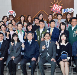 行政院長卓榮泰走訪臺南高科技與精密產業現場，指出政府是產業穩健發展後盾，提供企業實質支援與政策協助