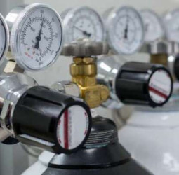 中國限制氦氣出口衝擊全球半導體供應鏈　EUV光刻機、AI晶片製造面臨新挑戰