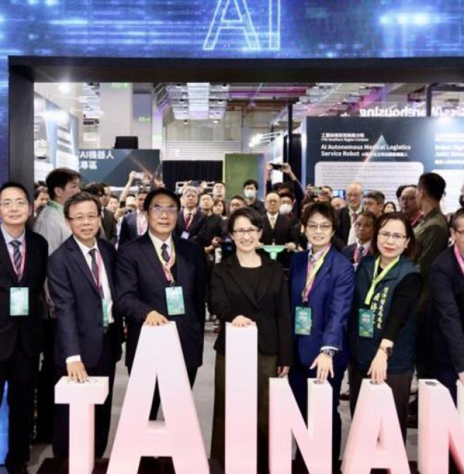 2026智慧城市展揭幕，臺南市長黃偉哲推動城市AI創新治理與機器人跨域應用