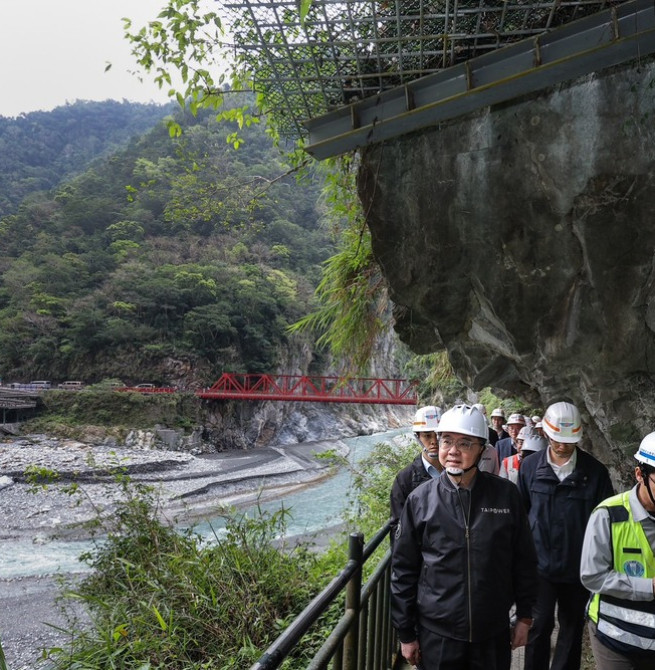 行政院長卓榮泰赴花蓮視察長春祠與台8線東段復建工程　感謝工程團隊付出盼早日迎回太魯閣美景